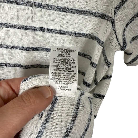 Bobeau Women’s Soft Knit Twist Hem V-Neck Tee in White/Charcoal XS - Picture 8 of 9